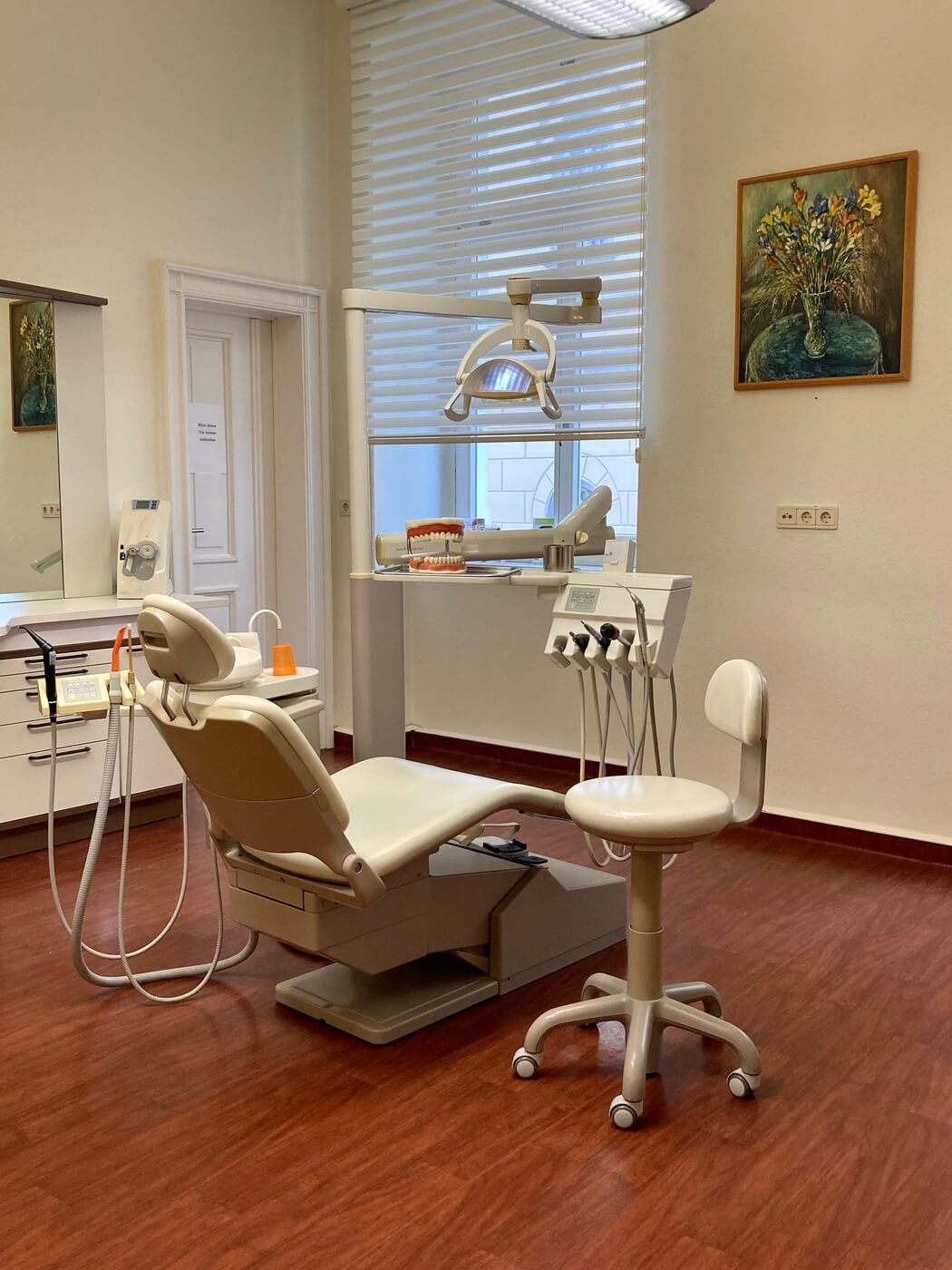 Behandlungszimmer in der Zahnarztpraxis Dr. med. dent. Uta Löffler in Zittau