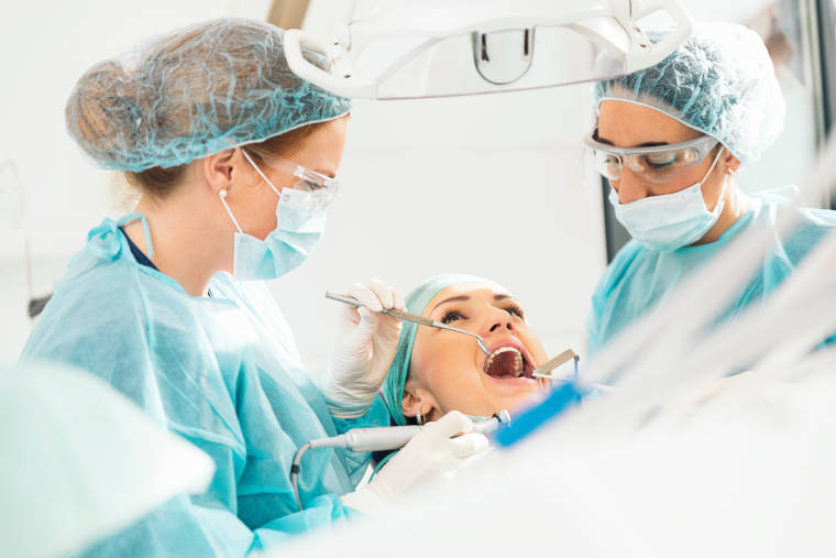 Chirurgische Zahnheilkunde / chirurgische Zahnerhaltung in der Zahnarztpraxis Dr. med. dent. Uta Löffler in Zittau